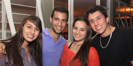 Letícia Reis, Rafael Garcia, Karoline Cetra e Allan Moura no bar Nó na Madeira